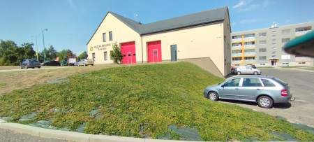 Zpevnění prudkého sypaného svahu